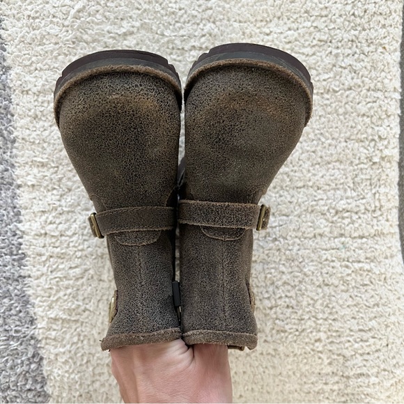 Girls UGG size 7 boots brown buckle side leather - Picture 5 of 7